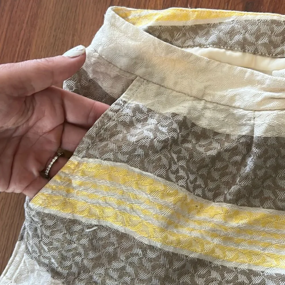 Tommy Bahama 100% silk stripe shorts size 8 beige yellow